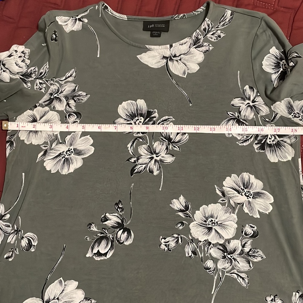 Clear out sale! J. Jill - Sage green with white flowers. 3/4 sleeves. - Picture 3 of 8